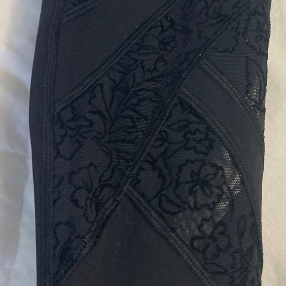 COPY - Lululemon wunder under tech mesh 25” high rise, floral pattern mesh, siz… - Picture 2 of 6